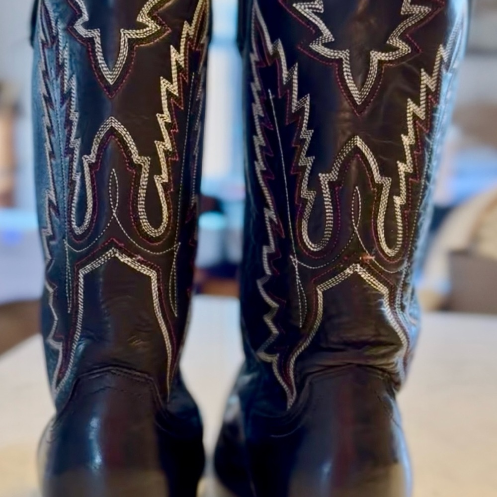 Lucchese Black Heeled Boots Classic Leather Design - Picture 2 of 7